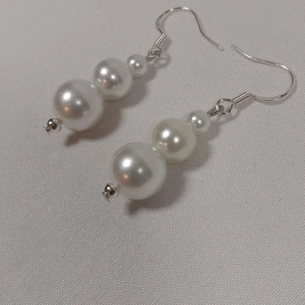 5/$25 Faux pearl bar earrings - Picture 5 of 5